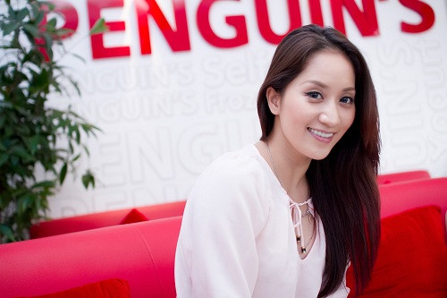 Khi được hỏi về chuyện tình yêu, cô chỉ cười: “Thi đang hài lòng với cuộc sống của mình.” Có lẽ trước mắt, cô muốn tập trung vào công việc, trở thành một nghệ sĩ giải trí, hình ảnh mà cô đang hướng tới. Khi được hỏi về chuyện tình yêu, cô chỉ cười: “Thi đang hài lòng với cuộc sống của mình.” Có lẽ trước mắt, cô muốn tập trung vào công việc, trở thành một nghệ sĩ giải trí, hình ảnh mà cô đang hướng tới.