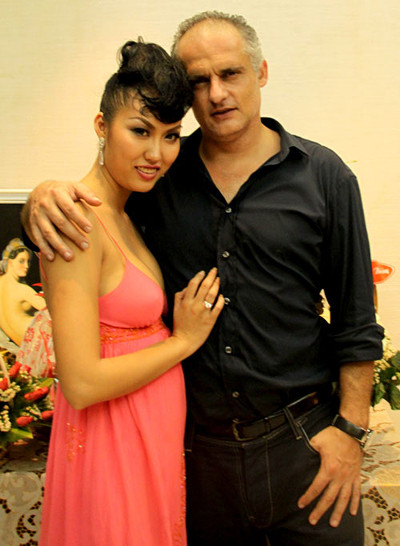 Phi Thanh Vân tỏ ra buồn và chua chát khi nhắc tới ông xã Tây. Cô cho hay, vợ chồng cô đã trình ly dị lên đại sứ quán Pháp. Cô cũng khẳng định: “Tôi sẽ lấy chồng Việt chứ không lấy chồng Tây nữa.”