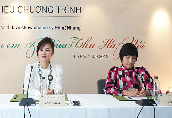 Sau gần 13 năm kể từ live show xuyên Việt Hồng Nhung - Bài hát ru 99, lần này nữ diva vừa sinh đôi một trai một gái mới có dịp thực hiện một đêm nhạc của riêng mình tại Hà Nội với tất cả cảm xúc mới mẻ, tràn đầy năng lượng của người phụ nữ vừa bước sang một trang mới của cuộc đời. Liveshow của chị mang tên Có phải em mùa thu Hà Nội.