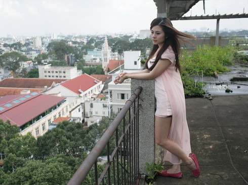 Đã hợp tác với đạo diễn Victor Vũ hai lần trước đó, nhưng "Scandal" là phim đầu tiên mà Vân Trang được giao vai chính. Đã hợp tác với đạo diễn Victor Vũ hai lần trước đó, nhưng "Scandal" là phim đầu tiên mà Vân Trang được giao vai chính.