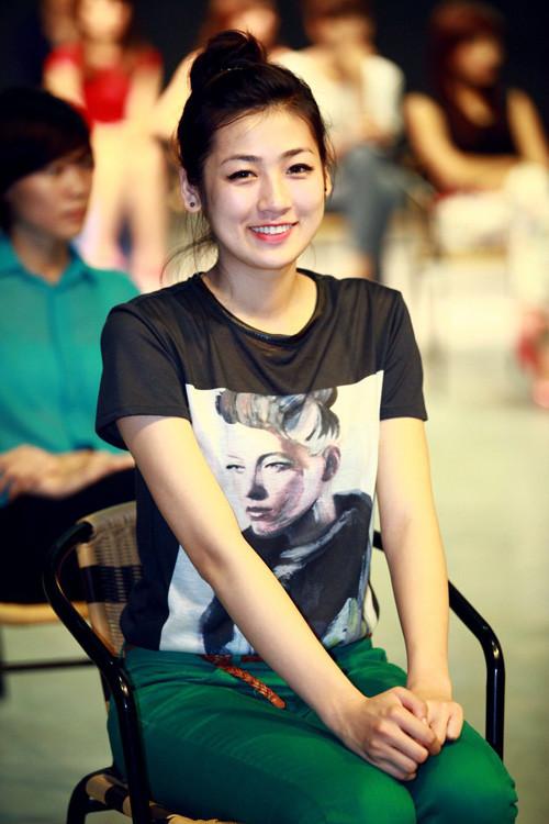 Trở về sau cuộc thi Hoa hậu Việt Nam 2012, ngoài việc học ở trường Á hậu Dương Tú Anh cũng khá bận rộn với các hoạt động xã hội. Và mới đây, cô quyết định nhận lời thử sức trong một lĩnh vực hoàn toàn mới tại chương trình Davines Hairshow 2012.