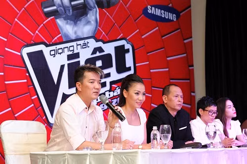 Rất hiếm khi thấy ông cười trong họp báo.