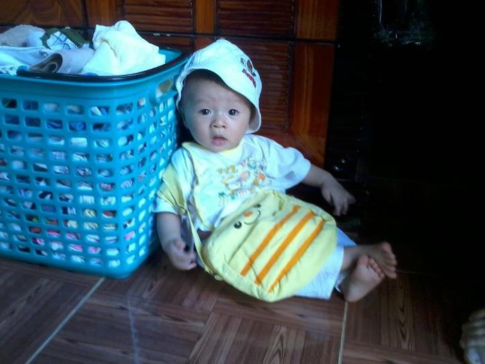 Cậu nhóc của Facebook Thư Phạm có dáng ngồi rất "oách" Cậu nhóc của Facebook Thư Phạm có dáng ngồi rất "oách"