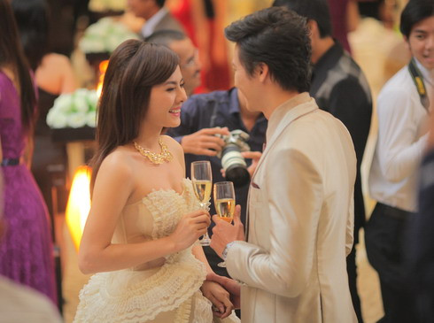 Nhân vật Ý Linh là một ngôi sao giải trí hàng đầu và được nhiều người ngưỡng mộ trong giới showbiz. Nhân vật Ý Linh là một ngôi sao giải trí hàng đầu và được nhiều người ngưỡng mộ trong giới showbiz.