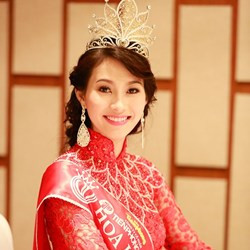 Tuy nhiên, theo phản ánh của nhiều bạn học cùng lớp với đương kim Hoa hậu Việt Nam Đặng Thu Thảo, cô chưa hề tham gia kỳ thi tốt nghiệp trung cấp và chưa phải là sinh viên hệ cao đẳng. Xem chi tiết.(Theo giaoduc.net)