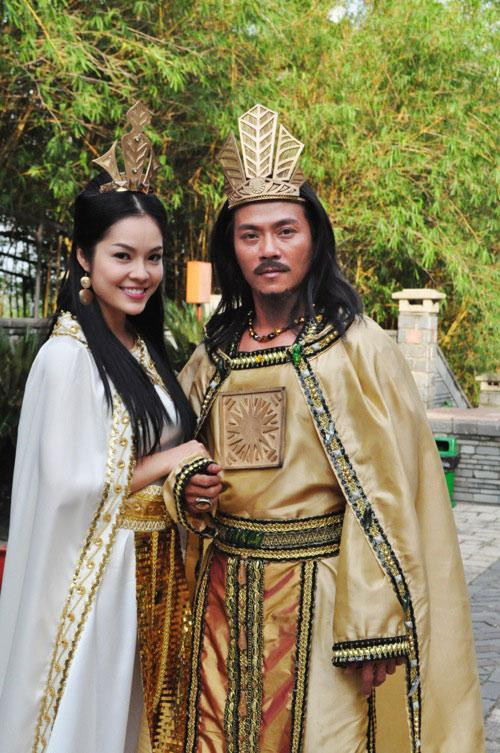 Nhân vật công chúa Quỳnh Nga do Dương Cẩm Lynh đảm nhận trong Thạch Sanh không đơn thuần là một công chúa ủy mị, xinh đẹp mà còn là một xạ thủ, có tài cưỡi ngựa, đánh võ với hàng chục tên sơn tặc để tự bảo vệ mình. Nhân vật công chúa Quỳnh Nga do Dương Cẩm Lynh đảm nhận trong Thạch Sanh không đơn thuần là một công chúa ủy mị, xinh đẹp mà còn là một xạ thủ, có tài cưỡi ngựa, đánh võ với hàng chục tên sơn tặc để tự bảo vệ mình.