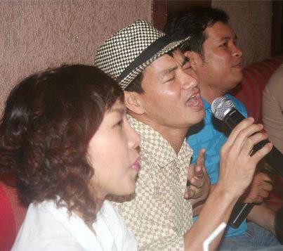 Vẫn là "tiến sĩ Xoáy" đang hết mình thể hiện 1 ca khúc. Gần 6000 người đã "like" bức ảnh này. Bạn Nguyễn Huy Hoằng comment: "Anh Bắc ăn chơi gớm nhỉ!", các comment tập chung chủ yếu vào độ "phiêu" của Xuân Bắc. Nhiều fan không quên bày tỏ: "Anh Bắc ơi, I Love You" Vẫn là "tiến sĩ Xoáy" đang hết mình thể hiện 1 ca khúc. Gần 6000 người đã "like" bức ảnh này. Bạn Nguyễn Huy Hoằng comment: "Anh Bắc ăn chơi gớm nhỉ!", các comment tập chung chủ yếu vào độ "phiêu" của Xuân Bắc. Nhiều fan không quên bày tỏ: "Anh Bắc ơi, I Love You"