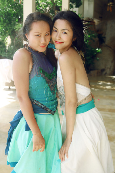 Mặc dù bị nắng gió Cam Ranh (Khánh Hòa) làm tổn hại chút ít về nhan sắc, nhưng "cô Trúc" vẫn luôn tươi cười hớn hở. Mặc dù bị nắng gió Cam Ranh (Khánh Hòa) làm tổn hại chút ít về nhan sắc, nhưng "cô Trúc" vẫn luôn tươi cười hớn hở.