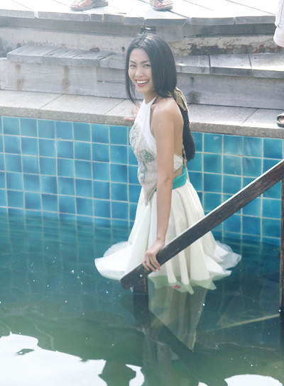 Từ khi nhận lời tham gia "Mỹ nhân kế" của đạo diễn Nguyễn Quang Dũng, Tăng Thanh Hà dành nhiều thời gian tập luyện võ thuật. Trong gần 2 tháng nay, cô hoàn toàn không nhận lời bất cứ event nào để tập trung toàn bộ tinh thần hóa thân vào nhân vật. Từ khi nhận lời tham gia "Mỹ nhân kế" của đạo diễn Nguyễn Quang Dũng, Tăng Thanh Hà dành nhiều thời gian tập luyện võ thuật. Trong gần 2 tháng nay, cô hoàn toàn không nhận lời bất cứ event nào để tập trung toàn bộ tinh thần hóa thân vào nhân vật.