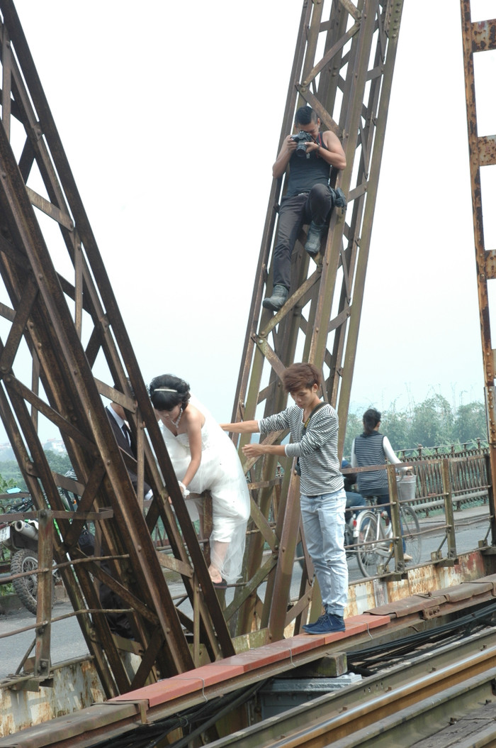 Cảnh diễn "nguy hiểm" như trong phim. Cảnh diễn "nguy hiểm" như trong phim.