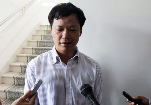 Bố bé Trường kể lại sự việc con trai nghi bị bắt cóc. Ảnh: Thái Thịnh. Bố bé Trường kể lại sự việc con trai nghi bị bắt cóc. Ảnh: Thái Thịnh.