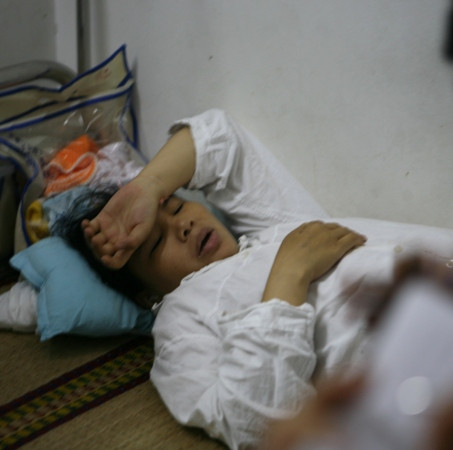 Sản phụ Trần Thị Thơm đang rất lo cho đứa con bị mất tích của mình Sản phụ Trần Thị Thơm đang rất lo cho đứa con bị mất tích của mình