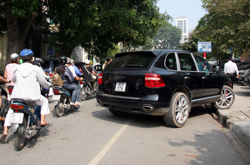 ...gây ra tình trạng lộn xộn trong giao thông.