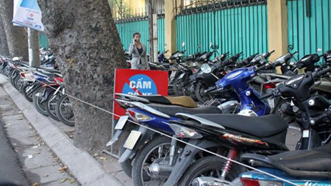 Nhiều Phường coi việc cho thuê vỉa hè làm bãi để xe là một nguồn thu.