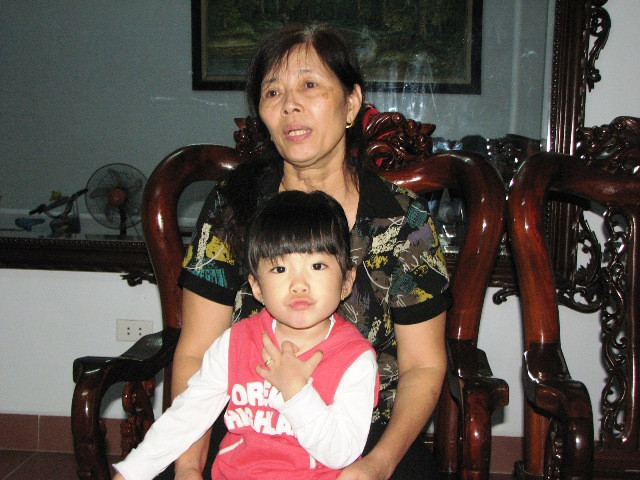 Theo bà Vui, Lý mới là người ngoại tình chứ không phải con trai bà? Theo bà Vui, Lý mới là người ngoại tình chứ không phải con trai bà?