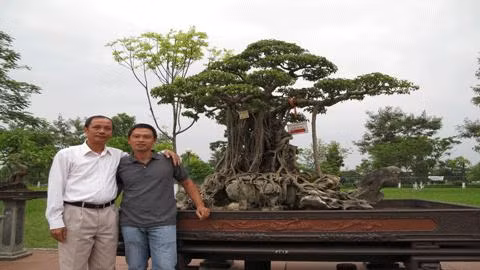 Chủ nhân 'Mâm xôi con gà' và một người hâm mộ.