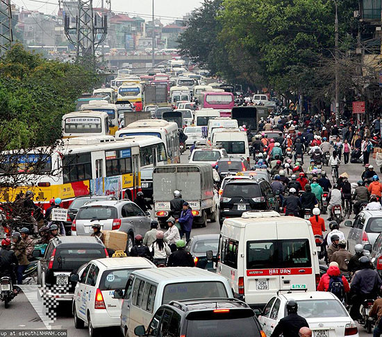 Phân làn đường ưu tiên cho xe bus sẽ có thể giảm được tắc đường. Phân làn đường ưu tiên cho xe bus sẽ có thể giảm được tắc đường.