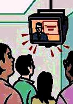 Khi bước chân vào một ngôi nhà cao tầng, nhiều tầng, việc đầu tiên bạn cần phải để ý xem cầu thang bộ, cầu thang thoát nạn ở đâu. Có thể bạn đi bằng lối thang máy nhưng vẫn cần đưa mắt chú ý đến vị trí đặt các phương tiện chữa cháy để khi xảy ra hỏa hoạn, các phương tiện này có thể giúp bạn thoát nạn. Hoặc đôi khi các cuộn dây vòi nước chính là các “dây” cứu nạn khi có hỏa hoạn. Khi có cháy hãy bình tĩnh suy xét là yếu tố quan trọng nhất. Dùng các thiết bị chữa cháy có sẵn dập tắt đám cháy. Nếu không dập được cháy hãy đóng cửa phòng bị cháy lại. Tìm các lối thoát nạn sẵn có theo đèn chỉ dẫn (hoặc nghe thông báo qua hệ thống truyền thanh, vô tuyến). Có thể tìm lối thoát sang các phòng khác. Lưu ý hãy sử dụng cầu thang bộ hay theo lối đèn có chữ "EXIT" - lối ra để thoát nạn. Tuyệt đối không dùng thang máy vì khi xảy ra hỏa hoạn có thể nguồn điện bị ngắt, bạn sẽ bạn kẹt trong đó. Đồng thời trên đường đi, hãy báo cho hàng xóm hoặc những người khác ở các phòng lân cận biết đang có cháy xảy ra. Nếu phải băng qua lửa thì hãy dùng chăn, áo thấm nước ướt trùm lên người. Bò hoặc đi khom người khi di chuyển trong vùng có nhiều khói. Nếu có điều kiện, hãy dùng khăn thấm nước để bị lên mũi sẽ giúp hạn chế hít phải khí độc. Lưu ý: nếu phải mở cửa hãy kiểm tra nhiệt độ trước khi mở (bằng cách sờ tay vào cửa). Nếu nhiệt độ quá cao, tuyệt đối không được mở. Khi mở cửa, nên tránh mặt, né người sang một bên đề phòng lửa tạt (để tránh tổn thương do hiện tượng chênh lệch áp suất). Khi vào phòng nếu thấy có khói lùa vào hãy dùng vải, giẻ ướt chặn lấy chân cửa. Nếu không tìm thấy lối ra cửa chính, hãy di chuyển ra ban công hoặc mở cửa sổ. Rồi từ ban công/cửa sổ hãy hô to cho mọi người biết. Sau đó gọi ngay cho lực lượng phòng cháy chữa cháy (số 114) để thông báo vị trí cụ thể của mình. Trong khi chờ đợi lực lượng phòng cháy chữa cháy chuyên nghiệp, hãy tìm các phương tiện cứu nạn có sẵn trong tòa nhà được trang bị từ trước như thang, dây thoát hiểm để xuống. Hãy quan sát kỹ để tìm kiếm phương tiện, đôi khi tấm rèm, ga xé dọc, quần áo gió buộc lại cũng có thể là phương tiện giúp bạn thoát nạn. Lưu ý, tuyệt đối không hoảng hốt, nhảy từ trên cao xuống sẽ rất nguy hiểm. Khi có thang, đệm của lực lượng phòng cháy chữa cháy, cứu hộ cứu nạn đến và được yêu cầu, bạn mới nhảy xuống. Khi bước chân vào một ngôi nhà cao tầng, nhiều tầng, việc đầu tiên bạn cần phải để ý xem cầu thang bộ, cầu thang thoát nạn ở đâu. Có thể bạn đi bằng lối thang máy nhưng vẫn cần đưa mắt chú ý đến vị trí đặt các phương tiện chữa cháy để khi xảy ra hỏa hoạn, các phương tiện này có thể giúp bạn thoát nạn. Hoặc đôi khi các cuộn dây vòi nước chính là các “dây” cứu nạn khi có hỏa hoạn. Khi có cháy hãy bình tĩnh suy xét là yếu tố quan trọng nhất. Dùng các thiết bị chữa cháy có sẵn dập tắt đám cháy. Nếu không dập được cháy hãy đóng cửa phòng bị cháy lại. Tìm các lối thoát nạn sẵn có theo đèn chỉ dẫn (hoặc nghe thông báo qua hệ thống truyền thanh, vô tuyến). Có thể tìm lối thoát sang các phòng khác. Lưu ý hãy sử dụng cầu thang bộ hay theo lối đèn có chữ "EXIT" - lối ra để thoát nạn. Tuyệt đối không dùng thang máy vì khi xảy ra hỏa hoạn có thể nguồn điện bị ngắt, bạn sẽ bạn kẹt trong đó. Đồng thời trên đường đi, hãy báo cho hàng xóm hoặc những người khác ở các phòng lân cận biết đang có cháy xảy ra. Nếu phải băng qua lửa thì hãy dùng chăn, áo thấm nước ướt trùm lên người. Bò hoặc đi khom người khi di chuyển trong vùng có nhiều khói. Nếu có điều kiện, hãy dùng khăn thấm nước để bị lên mũi sẽ giúp hạn chế hít phải khí độc. Lưu ý: nếu phải mở cửa hãy kiểm tra nhiệt độ trước khi mở (bằng cách sờ tay vào cửa). Nếu nhiệt độ quá cao, tuyệt đối không được mở. Khi mở cửa, nên tránh mặt, né người sang một bên đề phòng lửa tạt (để tránh tổn thương do hiện tượng chênh lệch áp suất). Khi vào phòng nếu thấy có khói lùa vào hãy dùng vải, giẻ ướt chặn lấy chân cửa. Nếu không tìm thấy lối ra cửa chính, hãy di chuyển ra ban công hoặc mở cửa sổ. Rồi từ ban công/cửa sổ hãy hô to cho mọi người biết. Sau đó gọi ngay cho lực lượng phòng cháy chữa cháy (số 114) để thông báo vị trí cụ thể của mình. Trong khi chờ đợi lực lượng phòng cháy chữa cháy chuyên nghiệp, hãy tìm các phương tiện cứu nạn có sẵn trong tòa nhà được trang bị từ trước như thang, dây thoát hiểm để xuống. Hãy quan sát kỹ để tìm kiếm phương tiện, đôi khi tấm rèm, ga xé dọc, quần áo gió buộc lại cũng có thể là phương tiện giúp bạn thoát nạn. Lưu ý, tuyệt đối không hoảng hốt, nhảy từ trên cao xuống sẽ rất nguy hiểm. Khi có thang, đệm của lực lượng phòng cháy chữa cháy, cứu hộ cứu nạn đến và được yêu cầu, bạn mới nhảy xuống.