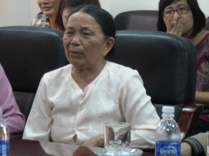 bà Lê Thị Hoa (bác gái ruột anh Chiều) buồn rầu về sự việc đã xảy ra.