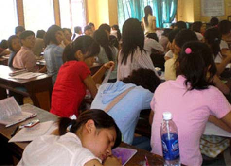 Đi học thuê chủ yếu là để điểm danh và... ngủ (ảnh minh họa).