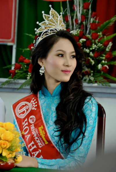 Từng trải qua những ngày tháng chắt bóp từng đồng để có tiền đi học, Hoa hậu đồng cảm với những hoàn cảnh xung quanh mình. Cô bày tỏ mong muốn được sinh viên của trường ủng hộ các hoạt động xã hội mà cô sẽ thực hiện trong vai trò Hoa hậu Việt Nam. Từng trải qua những ngày tháng chắt bóp từng đồng để có tiền đi học, Hoa hậu đồng cảm với những hoàn cảnh xung quanh mình. Cô bày tỏ mong muốn được sinh viên của trường ủng hộ các hoạt động xã hội mà cô sẽ thực hiện trong vai trò Hoa hậu Việt Nam.