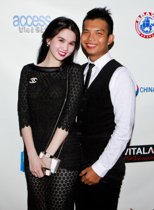 Cô và stylist Đỗ Long rất thân thiết. Cô và stylist Đỗ Long rất thân thiết.