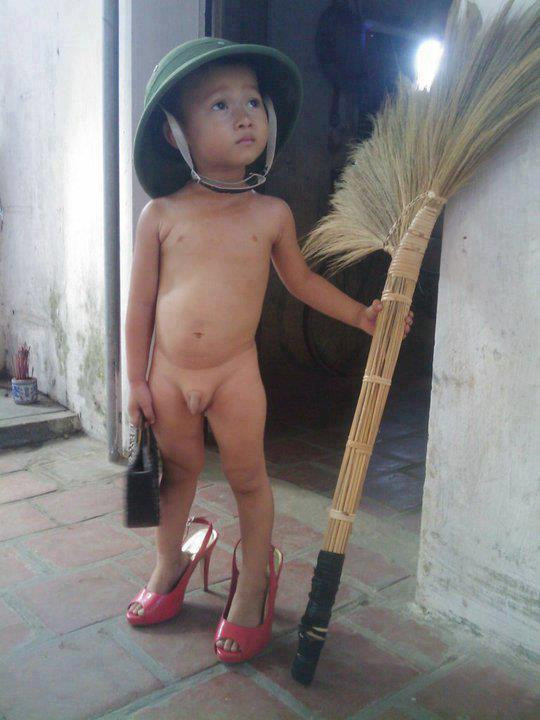 "Phong cách độc và lạ" là câu comment "chuẩn" nhất cho cậu bé này! "Phong cách độc và lạ" là câu comment "chuẩn" nhất cho cậu bé này!