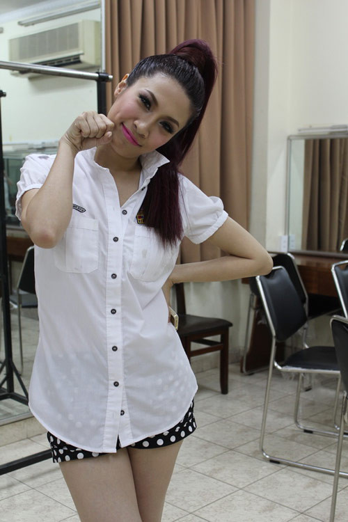 Hành động đưa số điện thoại lên mạng đen của một người ác ý đã khiến nữ ca sĩ Hà thành phải hứng những tin nhắn, những lời lẽ gạ gẫm vô văn hóa suốt 2 tuần qua. Hành động đưa số điện thoại lên mạng đen của một người ác ý đã khiến nữ ca sĩ Hà thành phải hứng những tin nhắn, những lời lẽ gạ gẫm vô văn hóa suốt 2 tuần qua.