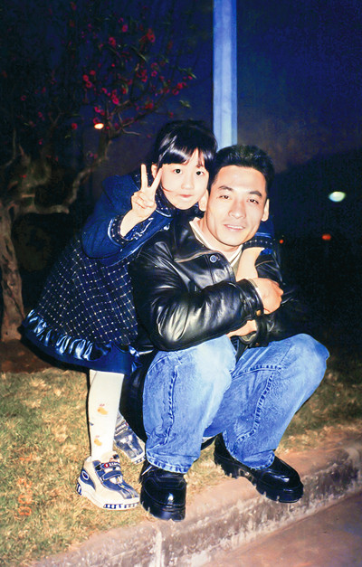 Bộc lộ năng khiếu về múa, Tú Anh được bố mẹ cho học thêm về môn nghệ thuật này. Cô tiếp thu bài nhanh dù học múa rất vất vả và đòi hỏi sự dẻo dai. Tại vòng chung kết Hoa hậu Việt Nam 2012 vừa qua, ở phần thi Người đẹp Tài năng, Dương Tú Anh cũng bộc lộ sự quyến rũ của mình qua bài múa lụa uyển chuyển, mềm mại. Trước đó, ở cuộc thi Hoa khôi của trường Học viện Báo chí và Tuyên truyền, cô cũng có tiết mục múa Ấn Độ thuyết phục ban giám khảo.