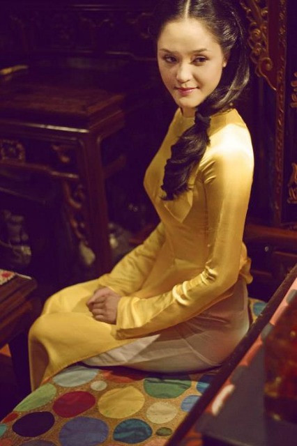 Hoàng Anh nói về mình: “Ngoan. Đúng ra là Hoàng Anh chẳng bao giờ dám hư hay muốn phá vỡ hình ảnh ngoan ngoãn của mình cả. Khi đi học về, mình rất ít đi chơi và gần như “đóng khung” ở nhà, giống như người ta nói là suốt ngày ngồi thiền ở nhà ý.”(Theo ione) Hoàng Anh nói về mình: “Ngoan. Đúng ra là Hoàng Anh chẳng bao giờ dám hư hay muốn phá vỡ hình ảnh ngoan ngoãn của mình cả. Khi đi học về, mình rất ít đi chơi và gần như “đóng khung” ở nhà, giống như người ta nói là suốt ngày ngồi thiền ở nhà ý.”(Theo ione)