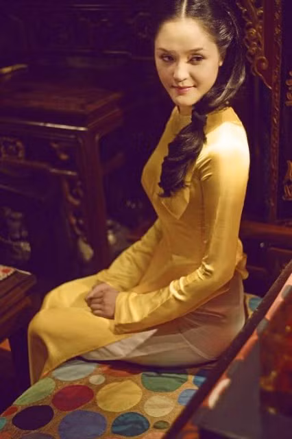 Hoàng Anh nói về mình: “Ngoan. Đúng ra là Hoàng Anh chẳng bao giờ dám hư hay muốn phá vỡ hình ảnh ngoan ngoãn của mình cả. Khi đi học về, mình rất ít đi chơi và gần như “đóng khung” ở nhà, giống như người ta nói là suốt ngày ngồi thiền ở nhà ý.”(Theo ione)