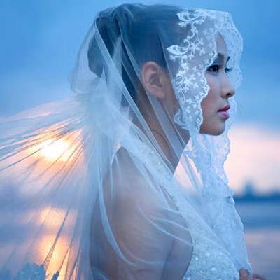 Thời điểm A83 (Cục An ninh văn hóa, Bộ Công an) tìm đến nhà nhiếp ảnh gia Huy Phương để điều tra về lý lịch của Vương Thu Phương khi cô dự thi Hoa hậu Việt Nam, anh buộc phải làm theo ý họ và cung cấp toàn bộ thông tin, hình ảnh về cuộc hôn nhân đã tan vỡ. Anh ví mình "vinh hạnh" được thẩm vấn như "một thằng tội phạm" và ký vào các biên bản, tài liệu của cơ quan công an không chỉ một lần.(Theo Ngôi Sao)