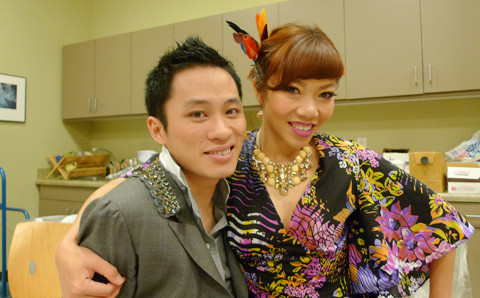 Hà Trần ôm chặt Tùng Dương sau một show diễn. Cả hai đã lên những dự án chung để có thể cùng hợp tác trong thời gian gần. Hà Trần ôm chặt Tùng Dương sau một show diễn. Cả hai đã lên những dự án chung để có thể cùng hợp tác trong thời gian gần.