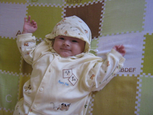 Facebook Nụ cười và Nước đăng tải bức ảnh này kèm chú thích: "Ai mà kute hơn em là em đầu hàng" Facebook Nụ cười và Nước đăng tải bức ảnh này kèm chú thích: "Ai mà kute hơn em là em đầu hàng"