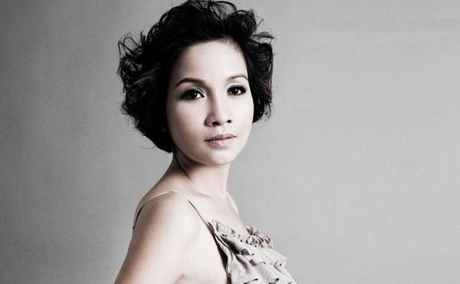 Chị cũng bày tỏ thêm rằng chị “không lên án việc hát lại các bài hát quốc tế nhưng tỷ lệ chênh lệch như vậy quả là đáng lo ngại và không có gì đáng để ca ngợi phong trào này”.(Theo ione) (chi tiết bài phỏng vấn) Chị cũng bày tỏ thêm rằng chị “không lên án việc hát lại các bài hát quốc tế nhưng tỷ lệ chênh lệch như vậy quả là đáng lo ngại và không có gì đáng để ca ngợi phong trào này”.(Theo ione) (chi tiết bài phỏng vấn)