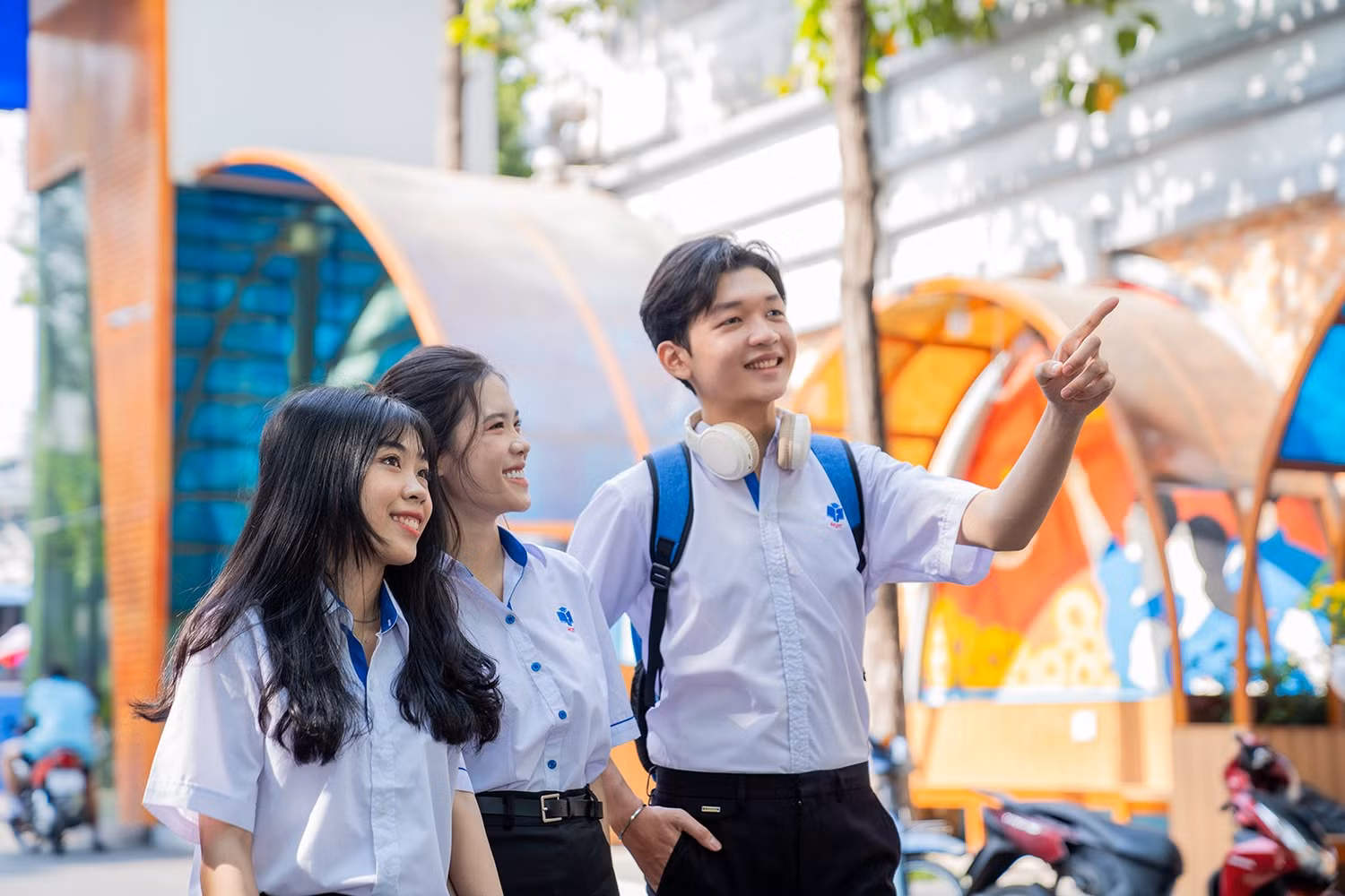 hoc-phi-nam-2025-dieu-chinh-hop-ly-ho-tro-toi-da-cho-sinh-vien.jpg
