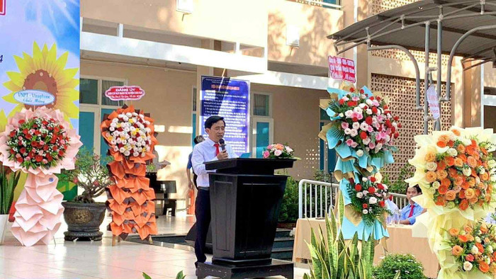 Tiến sĩ Đoàn Vũ Công Hoài - Hiệu trưởng Trường Trung học phổ thông Nguyễn Du. Ảnh Phan Vinh thay-hoai.jpg
