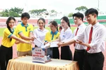 Trường ĐH Tài chính - Marketing sôi nổi tham gia giao hữu bóng đá ủng hộ đồng bào miền Trung