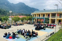 Thiếu nước mùa khô, trường vùng cao xoay xở đủ cách nhưng vướng để được nhận hỗ trợ