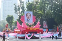 Bác vẫn cùng chúng cháu hành quân