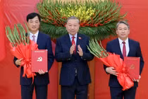 Trao các quyết định bổ nhiệm Trưởng Ban Tổ chức Trung ương, Chánh Văn phòng Trung ương Đảng