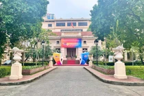 Trưng bày 800 tư liệu chào mừng thành công Đại hội đại biểu toàn quốc lần thứ XIV của Đảng