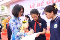 Hiệu trưởng Hoàng Thị Bích Thu – Nhà giáo tâm huyết, sáng tạo, hết lòng vì sự nghiệp giáo dục Hà Nội