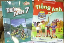 Cuốn sách không có tem chống hàng giả được Minh Quang mua qua mạng xã hội. Ảnh NVCC