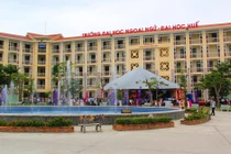 Học viên Trường ĐH Ngoại ngữ Huế đóng học phí vào TK cá nhân là quá rủi ro