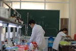 Ngoài hỗ trợ sinh hoạt phí, cần quan tâm đến cơ hội việc làm ngành Khoa học cơ bản