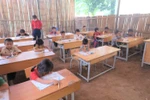 Một giờ học của cô trò Trường Phổ thông dân tộc bán trú Tiểu học Huổi Lếch (xã Mường Toong, tỉnh Điện Biên). Ảnh: LC