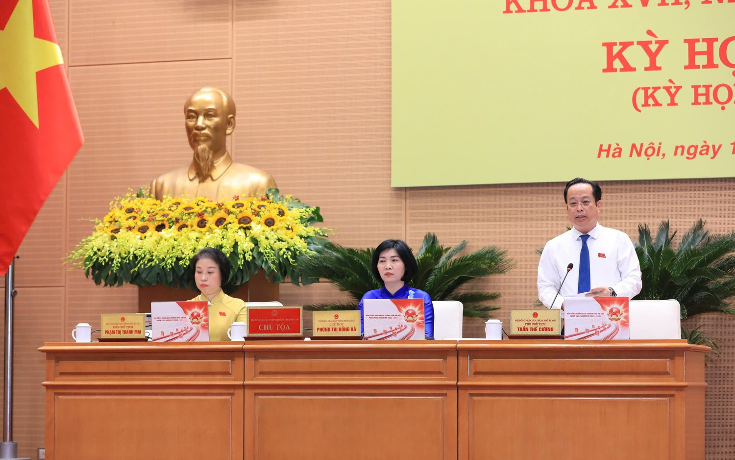 Chủ tọa điều hành kỳ họp. Ảnh: hanoi.gov.vn