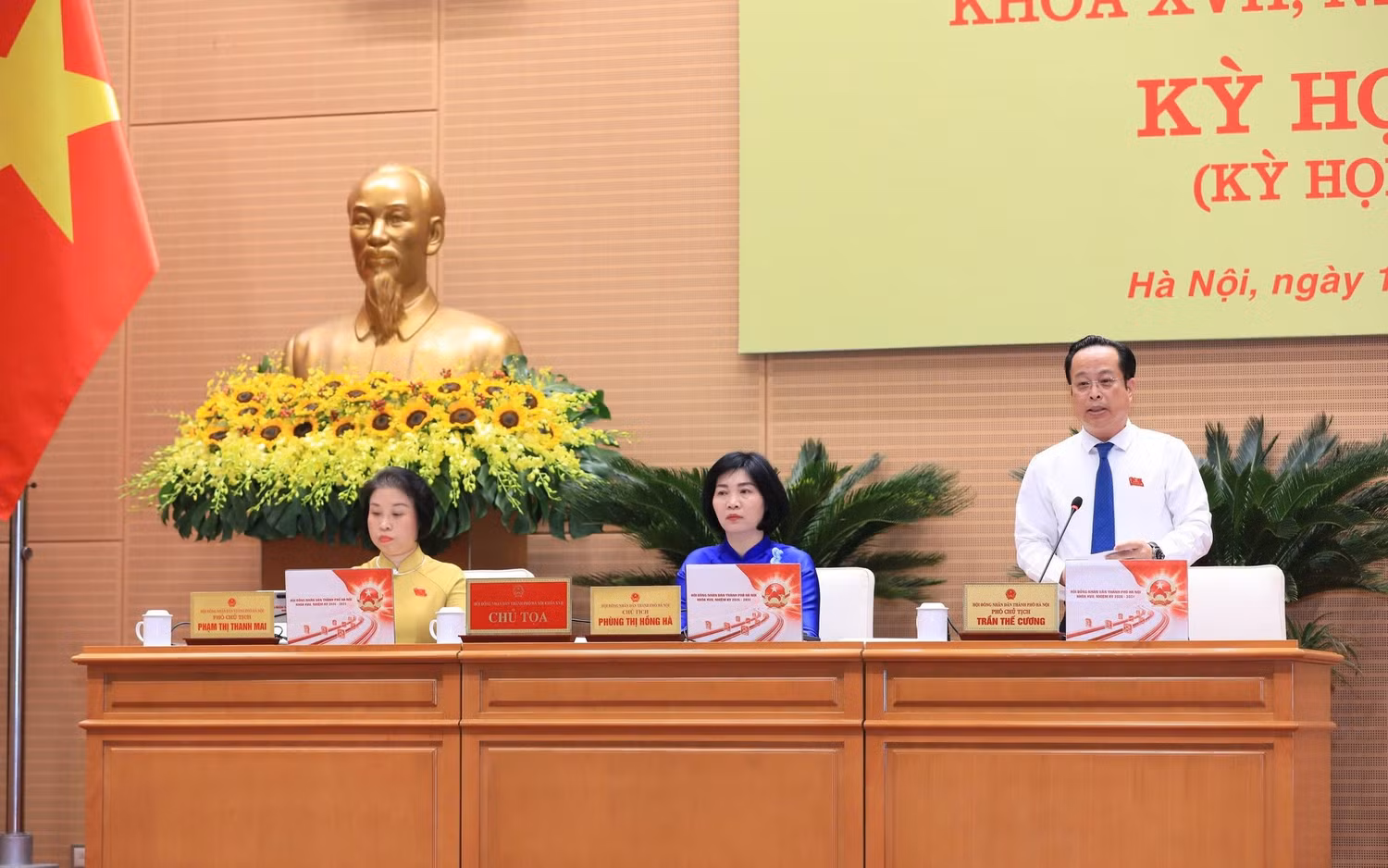 Chủ tọa điều hành kỳ họp. Ảnh: hanoi.gov.vn