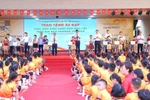 Tạp chí điện tử Môi trường và Cuộc sống trao tặng 10 chiếc xe đạp cho các em học sinh có hoàn cảnh khó khăn, nỗ lực vươn lên trong học tập.